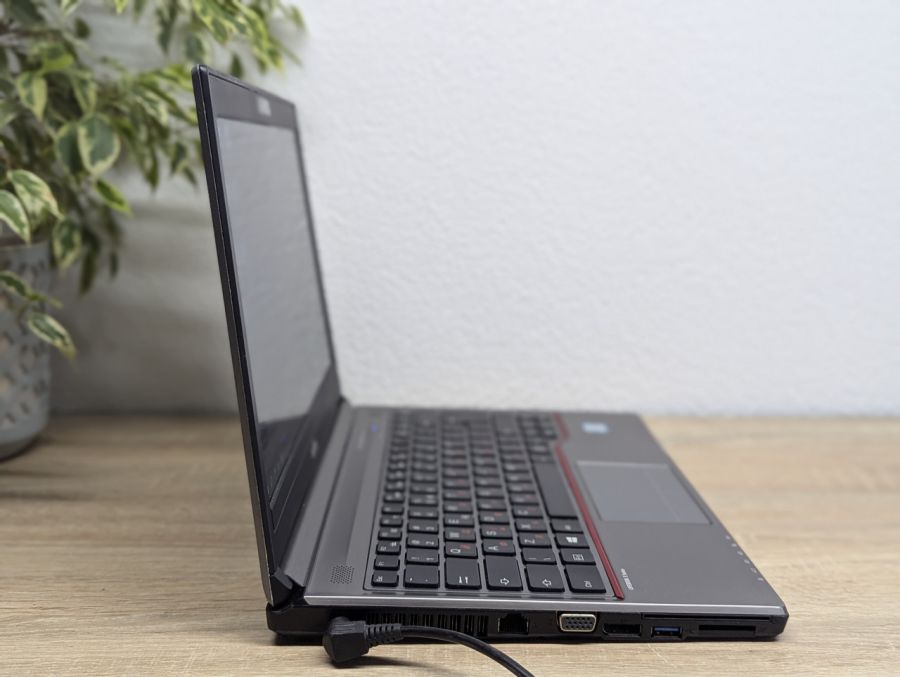 Уцінка! Ноутбук Б/В Fujitsu E736, Intel Core i5-6300U, DDR4 8 GB, SSD 256GB, 13" Full HD