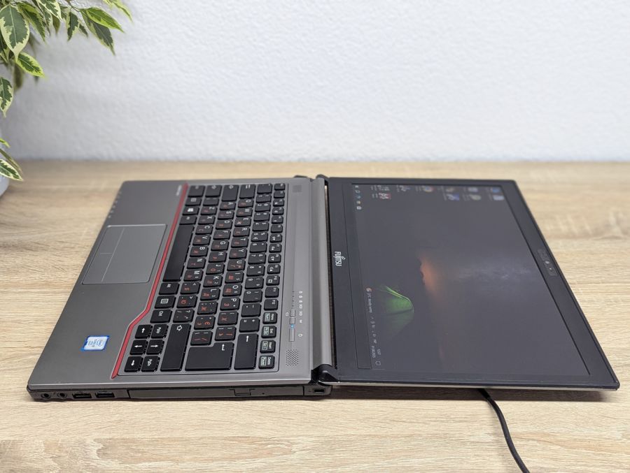 Уцінка! Ноутбук Б/В Fujitsu E736, Intel Core i5-6300U, DDR4 8 GB, SSD 256GB, 13" Full HD
