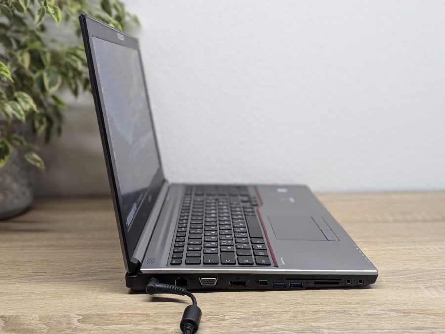 Уцінка! Ноутбук Б/В Fujitsu H770, Intel Core i7-7920HQ, DDR4 32 GB, SSD 500GB, NVIDIA Quadro M2200 4Gb, 15.6" Full HD
