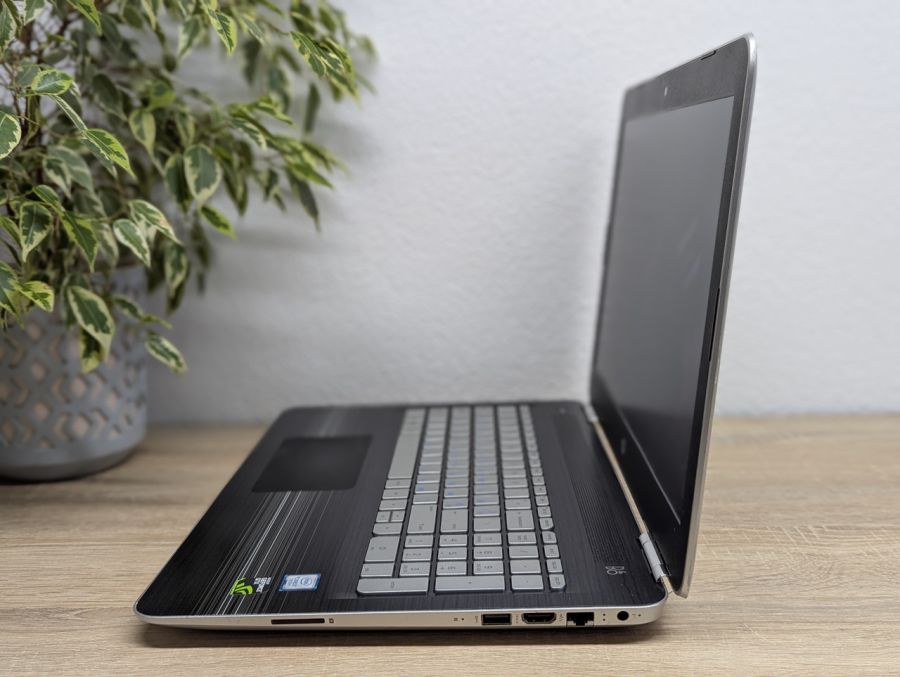 Уцінка! Ноутбук Б/В HP Pavilion 15 Notebook, Intel Core i7-7700HQ, DDR4 16 GB, SSD 256GB + SSD 1TB, NVIDIA GeForce GTX 1050 2Gb, 15.6" Full HD