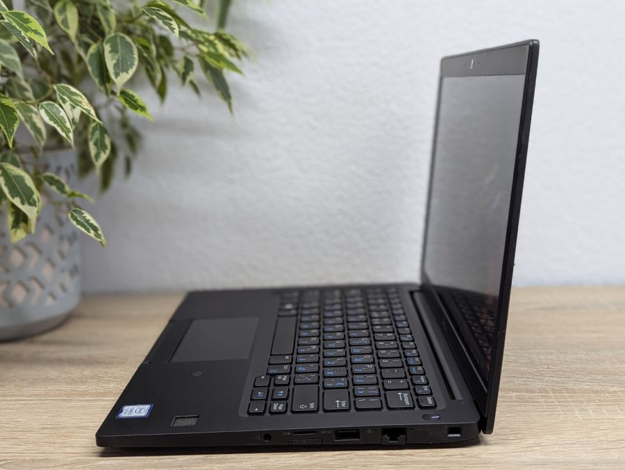 Уцінка! Ноутбук Б/В Dell Latitude 7390, Intel Core i5-7300U, DDR4 8 GB, SSD 128GB, 13" Full HD