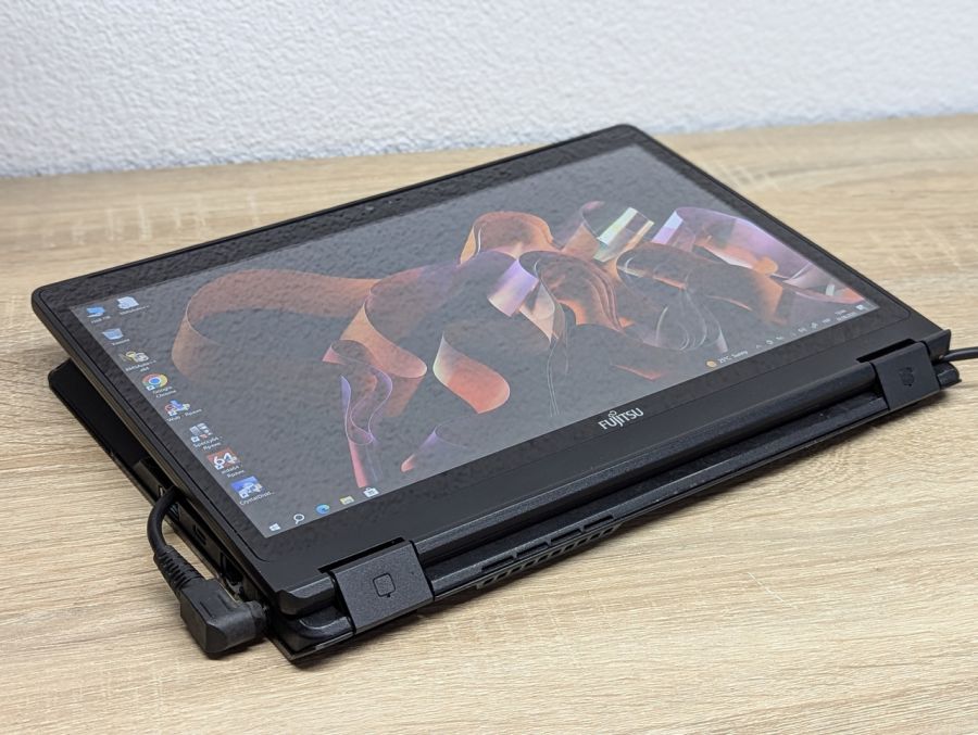 Уцінка! Ноутбук Б/В Fujitsu P727, Intel Core i7-7600U, DDR4 8 GB, SSD 256GB, 12" Full HD Сенсор