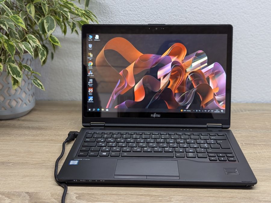 Уцінка! Ноутбук Б/В Fujitsu P727, Intel Core i7-7600U, DDR4 8 GB, SSD 256GB, 12" Full HD Сенсор