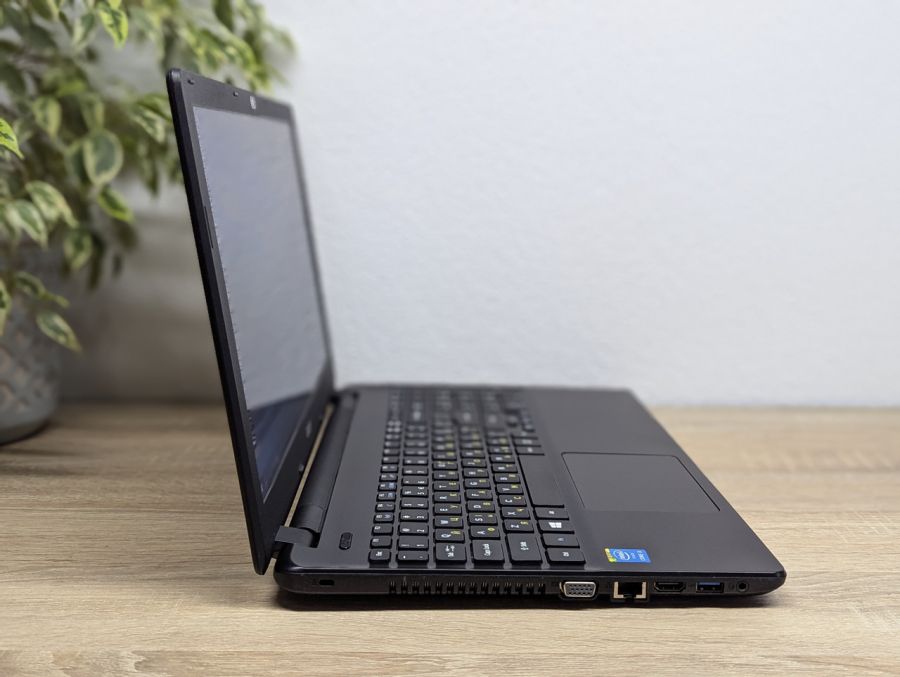 Ноутбук Б/В Acer Aspire E5-571, Intel Core i3-4030U, DDR3 8 GB, SSD 128GB, HD