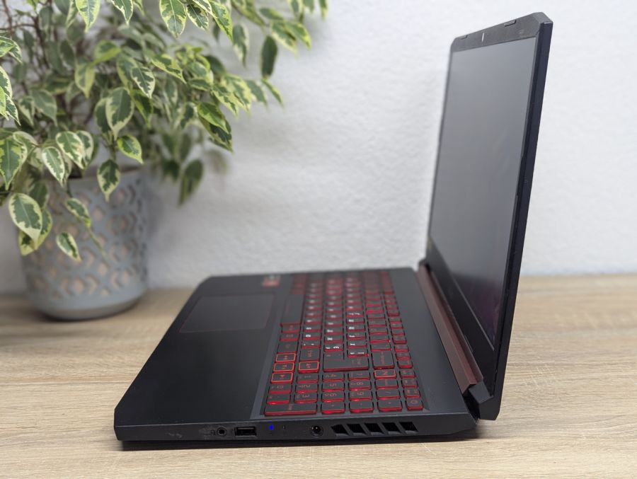 Уцінка! Ноутбук Б/В Acer Nitro AN515-43, AMD Ryzen 5 Mobile 3550H, DDR4 24 GB, SSD 128GB + 1 TB, AMD Radeon Vega, 15.6" Full HD