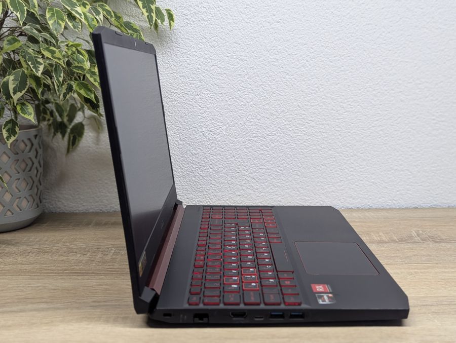 Уцінка! Ноутбук Б/В Acer Nitro AN515-43, AMD Ryzen 5 Mobile 3550H, DDR4 24 GB, SSD 128GB + 1 TB, AMD Radeon Vega, 15.6" Full HD