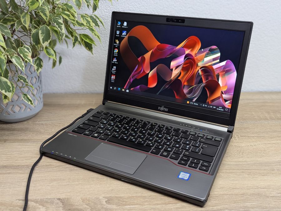 Уцінка! Ноутбук Б/В Fujitsu E736, Intel Core i5-6300U, DDR4 8 GB, SSD 256GB, 13" Full HD