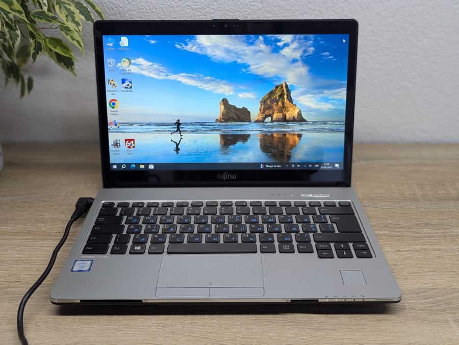 Ноутбук Б/В Fujitsu S937, Intel Core i5-7300U, DDR4 8 GB, SSD 128GB, 13" Full HD Сенсор