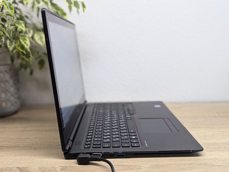 Ноутбук Б/В Fujitsu U758, Intel Core i5-8350U, DDR4 16 GB, SSD 256GB, 15.6" Full HD Сенсор