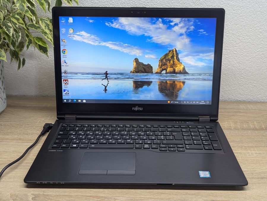 Ноутбук Б/В Fujitsu U758, Intel Core i5-8350U, DDR4 16 GB, SSD 256GB, 15.6" Full HD Сенсор