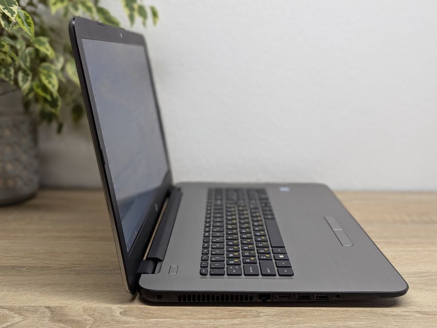 Ноутбук Б/В HP Notebook 17, Intel Core i5-6200U, DDR4 8 GB, SSD 256GB, 15.6" (1600x900x60Hz)