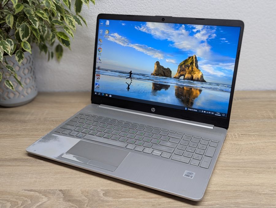 Уцінка! Ноутбук Б/В HP Laptop 15, Intel Core i3-10110U, DDR4 16 GB, SSD 256GB, 15.6" Full HD