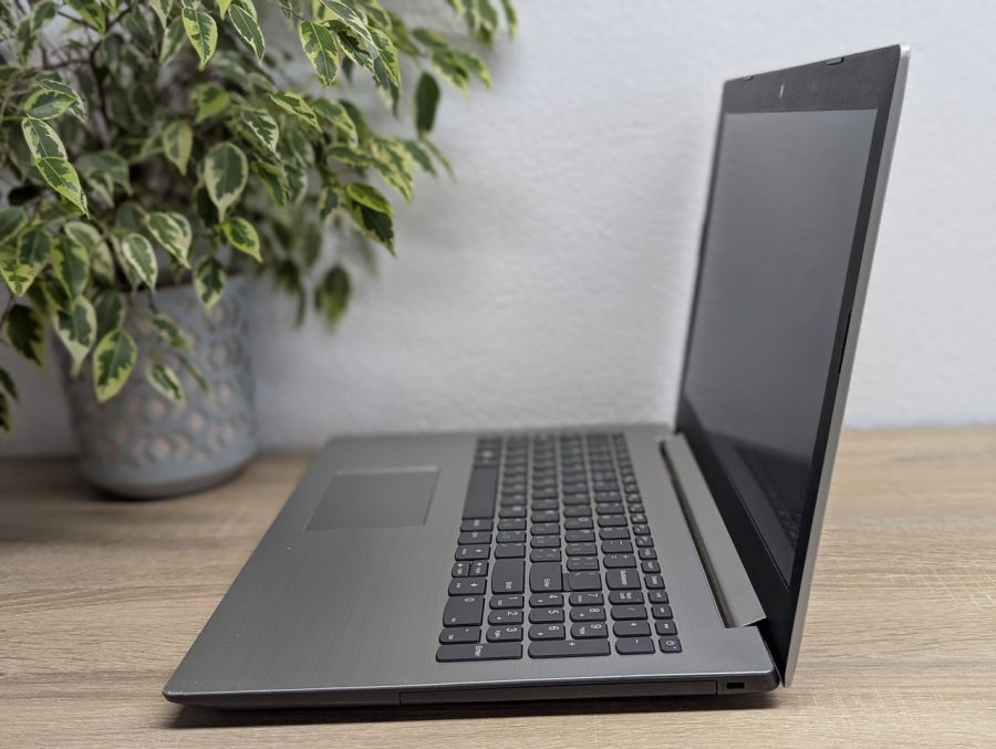 Уцінка! Ноутбук Б/В Lenovo 330-15IKB, Intel Core i5-8250U, DDR4 12 GB, SSD 256GB, 15" Full HD