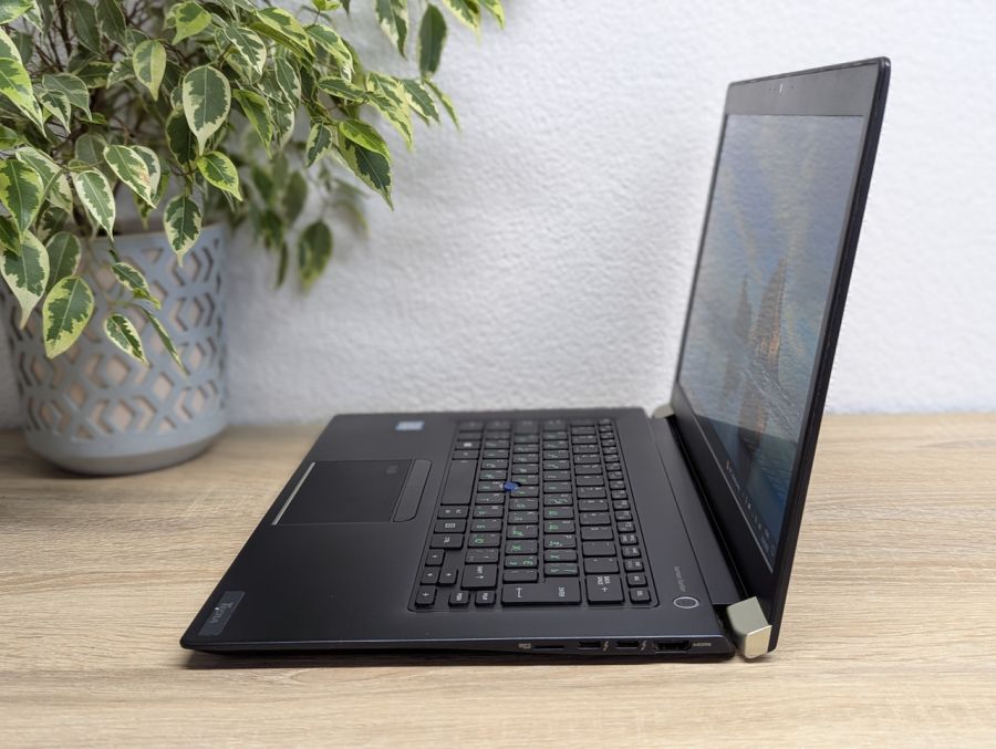 Ноутбук Б/В Toshiba Tecra X40-D, Intel Core i5-7300U, DDR4 8 GB, SSD 128GB, 14" Full HD