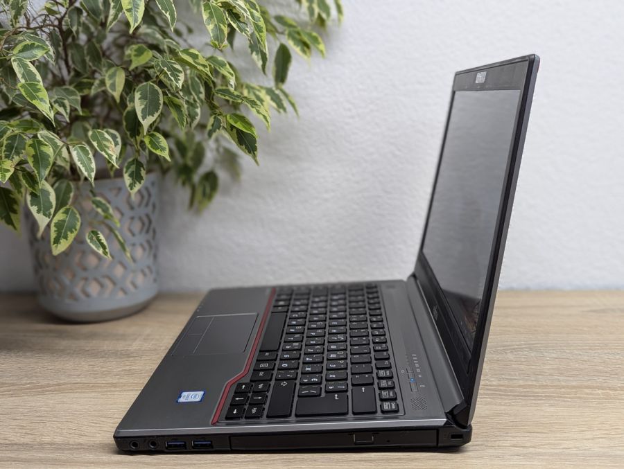 Уцінка! Ноутбук Б/В Fujitsu E736, Intel Core i5-6200U, DDR4 8 GB, SSD 256GB, 13" Full HD