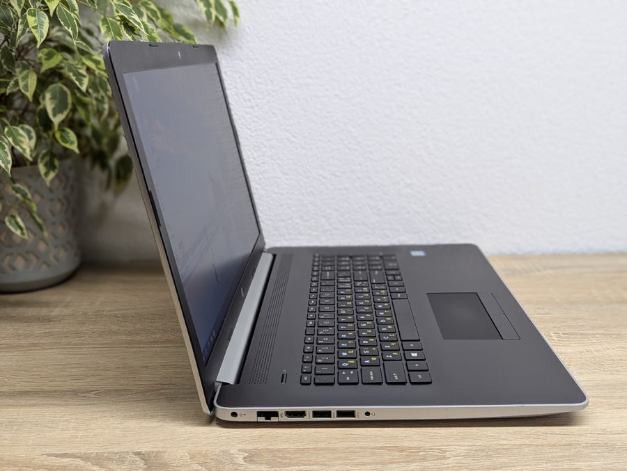 Уцінка! Ноутбук Б/В HP Laptop, Intel Core i3-7020U, DDR4 8 GB, SSD 128GB, 17" HD