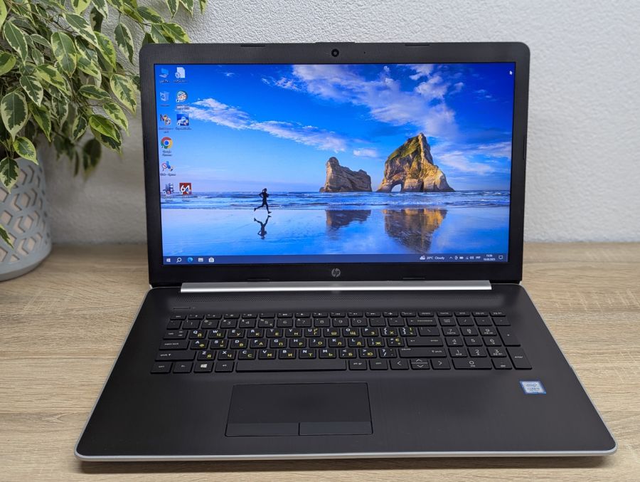 Уцінка! Ноутбук Б/В HP Laptop, Intel Core i3-7020U, DDR4 8 GB, SSD 128GB, 17" HD