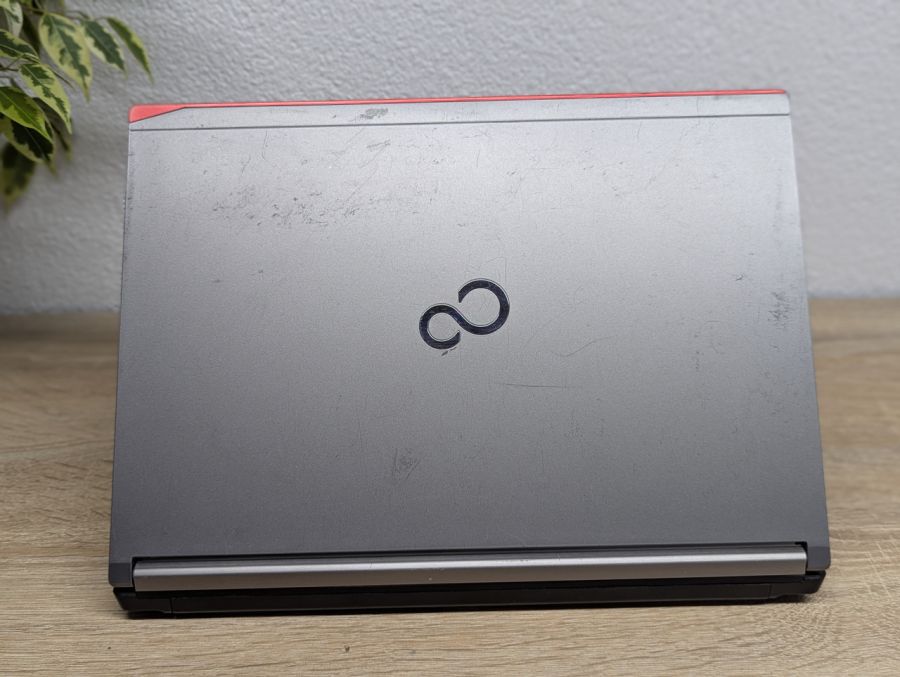 Уцінка! Ноутбук Б/В Fujitsu E736, Intel Core i5-6300U, DDR4 8 GB, SSD 256GB, 13" Full HD
