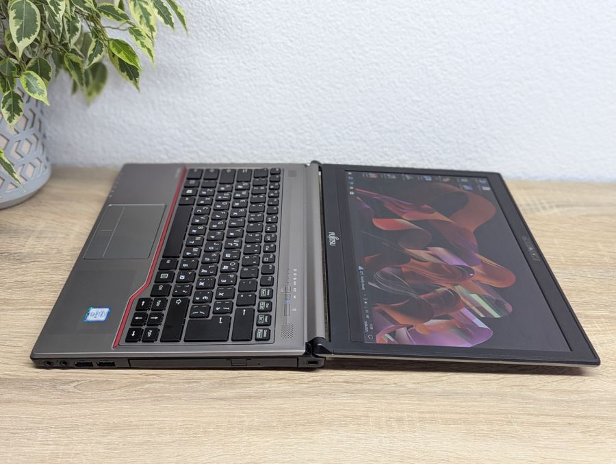 Уцінка! Ноутбук Б/В Fujitsu E736, Intel Core i5-6300U, DDR4 8 GB, SSD 256GB, 13" Full HD