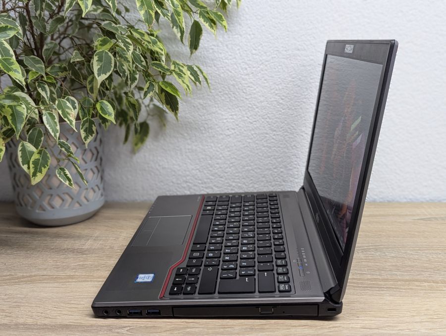 Уцінка! Ноутбук Б/В Fujitsu E736, Intel Core i5-6300U, DDR4 8 GB, SSD 256GB, 13" Full HD
