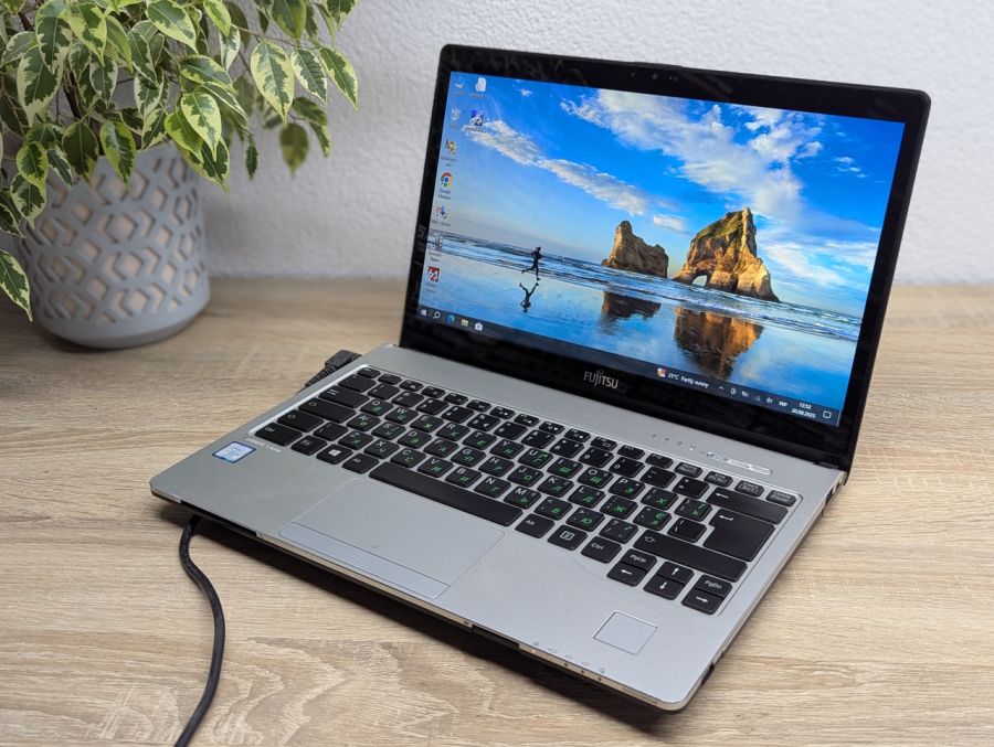 Ноутбук Б/В Fujitsu S937, Intel Core i5-7300U, DDR4 8 GB, SSD 128GB, 13" Full HD Сенсор