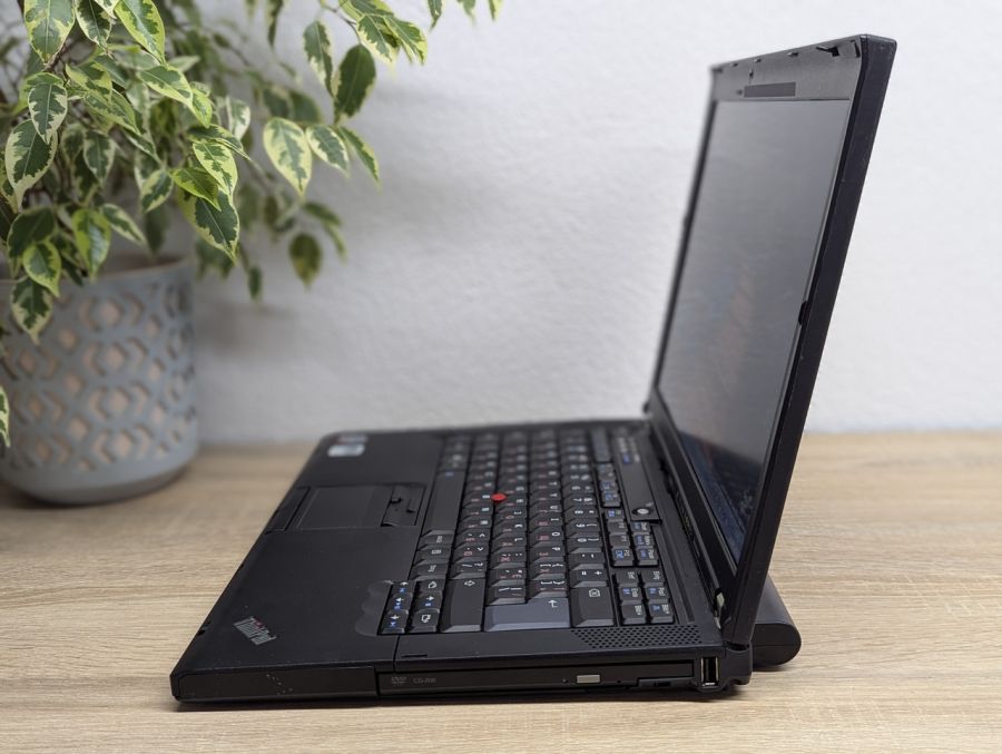 Уцінка! Ноутбук Б/В Lenovo T400, Intel Core 2 Duo T9400, DDR3 8 GB, SSD 128GB, Intel standard VGA Graphics, 14"