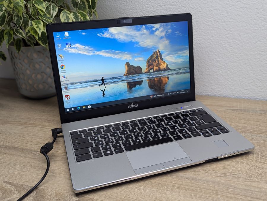 Ноутбук Б/В Fujitsu S935, Intel Core i5-5200U, DDR3 8 GB, SSD 128GB, 13" Full HD