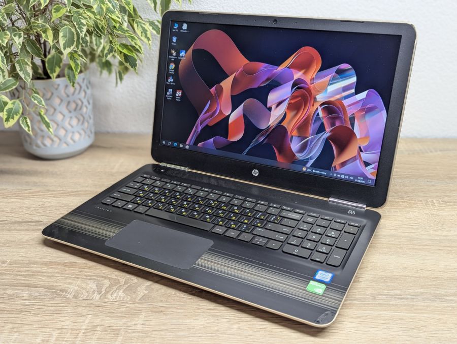 Уцінка! Ноутбук Б/В HP Pavilion 15 Notebook, Intel Core i5-7200U, DDR4 16 GB, SSD 256GB, NVIDIA GeForce 940MX 2Gb, 15.6" Full HD