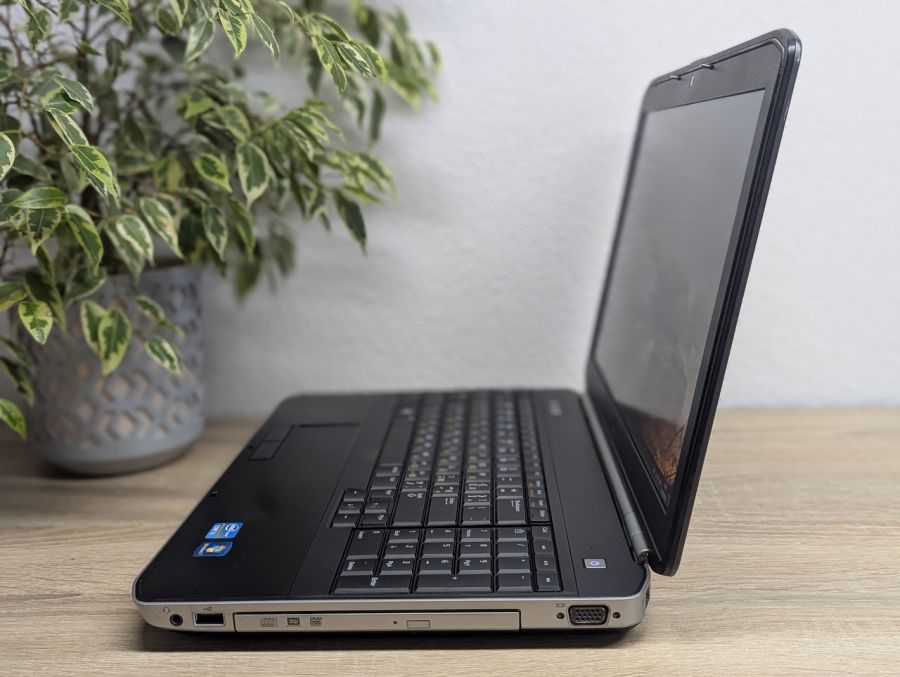 Ноутбук Б/В Dell Latitude E5520, Intel Core i5-2520M, DDR3 8 GB, SSD 128GB, 15.6" Full HD
