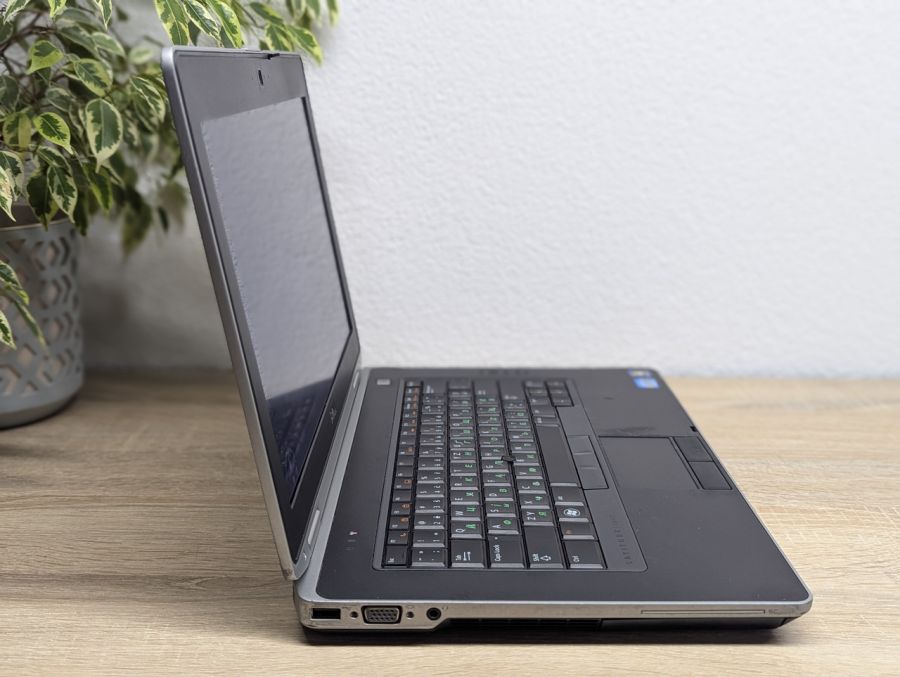 Уцінка! Ноутбук Б/В Dell Latitude E6430, Intel Core i5-3320M, DDR3 8 GB, SSD 128GB, NVIDIA NVS 5200M 1Gb, 15.6"