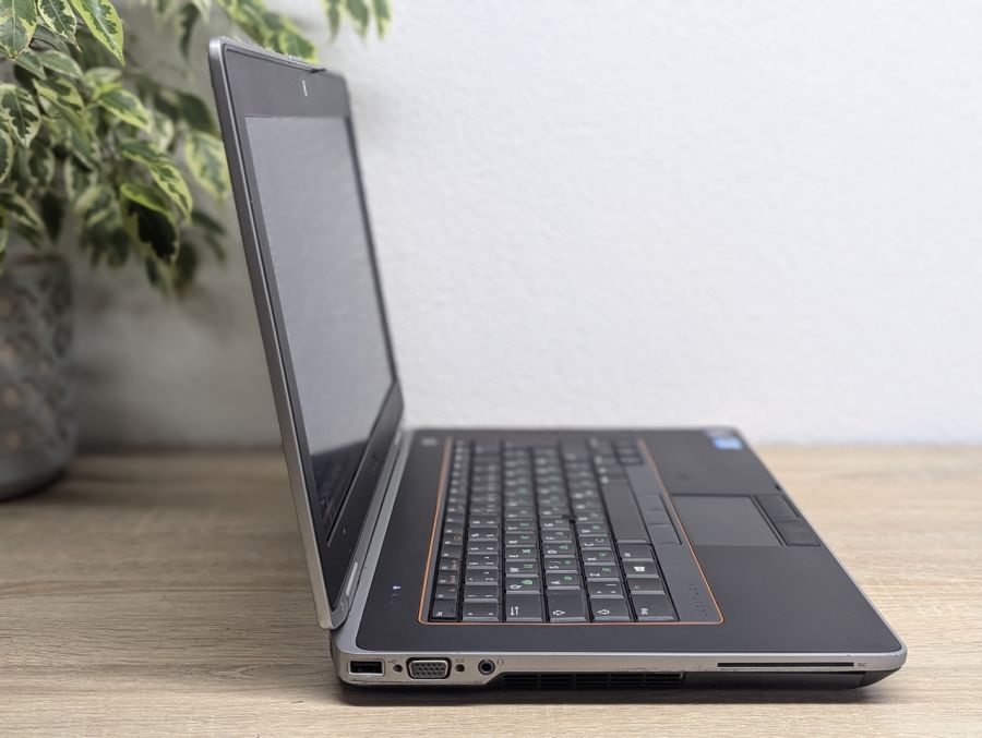 Ноутбук Б/В Dell Latitude E6420, Intel Core i5-2520M, DDR3 8 GB, SSD 128GB, 15.6" HD