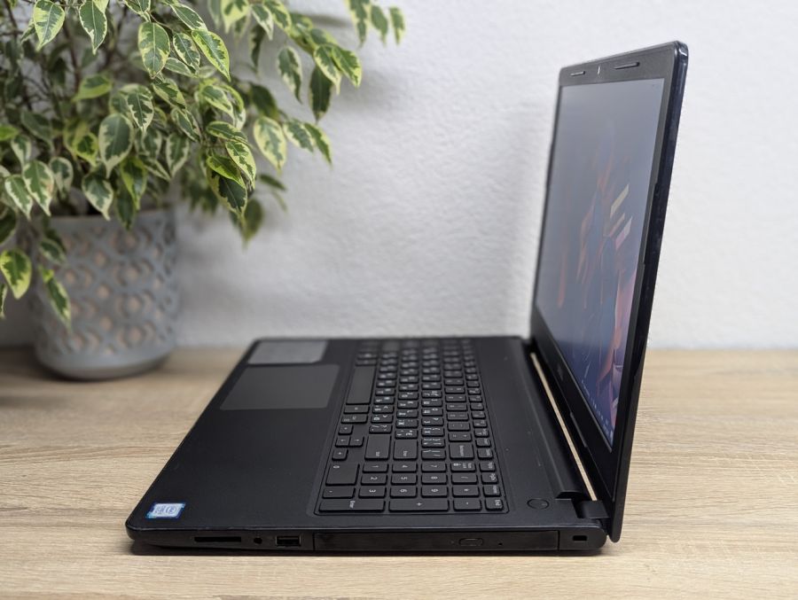 Ноутбук Б/В Dell Vostro 15-3568, Intel Core i3-7130U, DDR4 8 GB, SSD 128GB, 15.6" HD