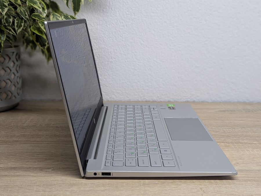 Уцінка! Ноутбук Б/В HP Pavilion Laptop 14, AMD Ryzen 7 5700, DDR4 16 GB, SSD 256GB, GeForce MX450 2 Gb, 14" Full HD
