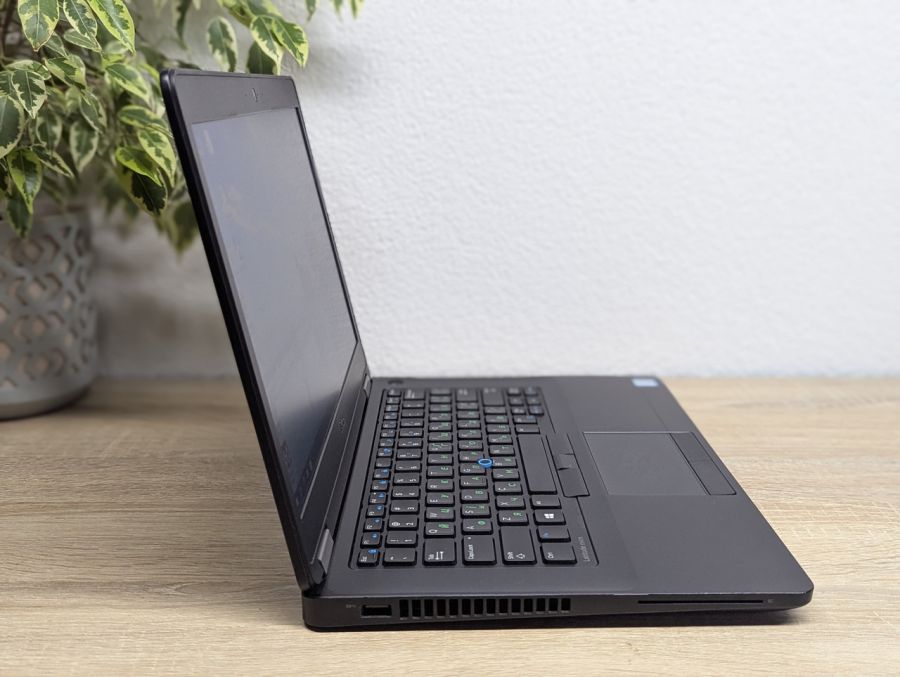 Уцінка! Ноутбук Б/В Dell Latitude E5470, Intel Core i5-6200U, DDR4 8 GB, SSD 128GB, 14" HD