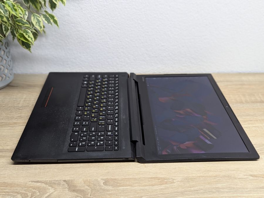 Уцінка! Ноутбук Б/В Lenovo V110, Intel Core i3-6006U, DDR4 8 GB, SSD 128GB, 15.6" Full HD
