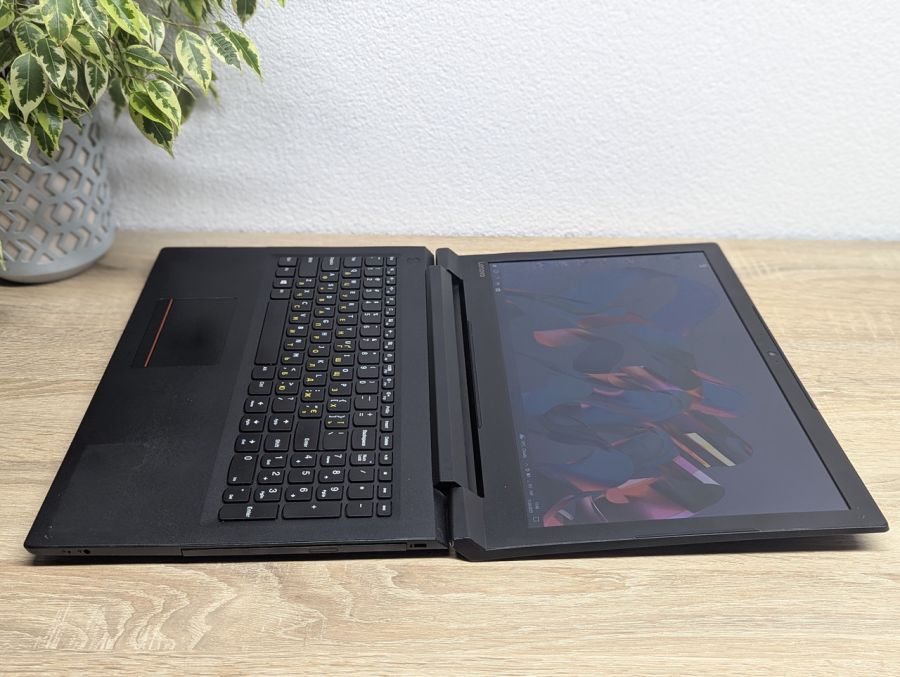 Уцінка! Ноутбук Б/В Lenovo V110, Intel Core i3-6006U, DDR4 8 GB, SSD 128GB, 15.6" Full HD