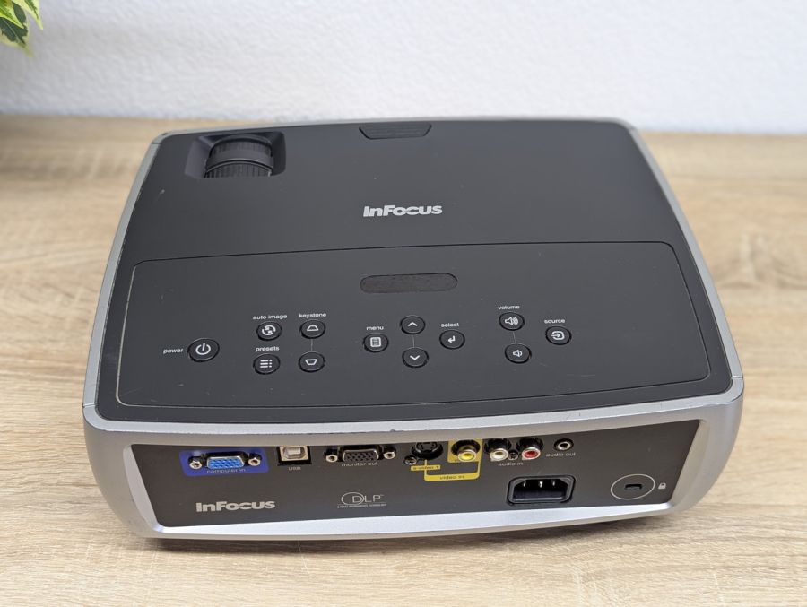 Б/В Проєктор InFocus W260