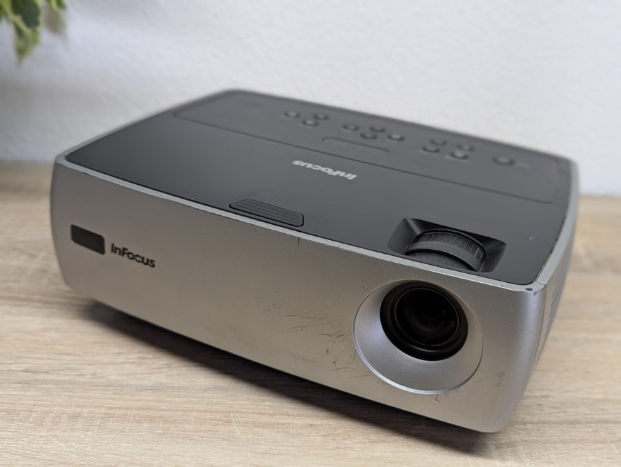 Б/В Проєктор InFocus W260