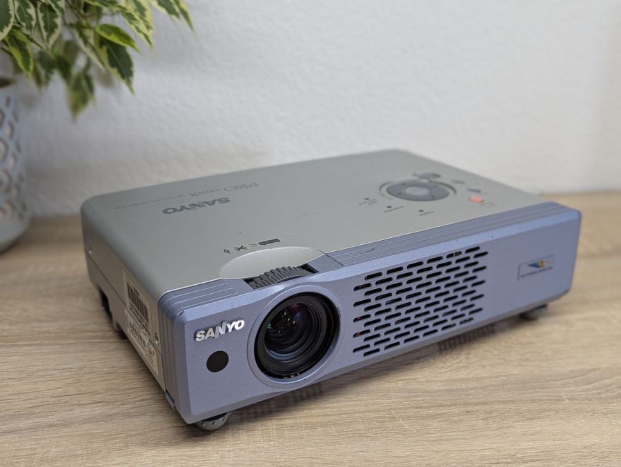 Б/В Проєктор SANYO PLC-XU47 [ProductHub SKU XU47]