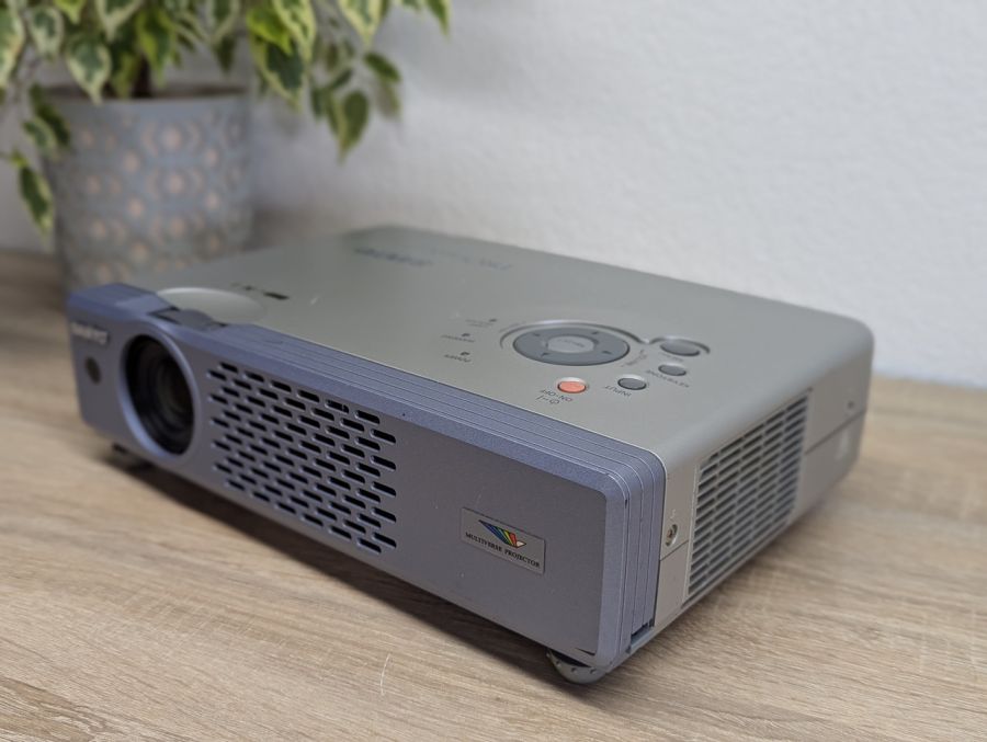 Б/В Проєктор SANYO PLC-XU47 [ProductHub SKU XU47]