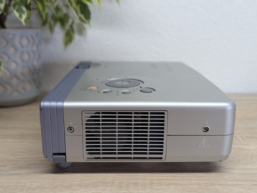 Б/В Проєктор SANYO PLC-XU47 [ProductHub SKU XU47]