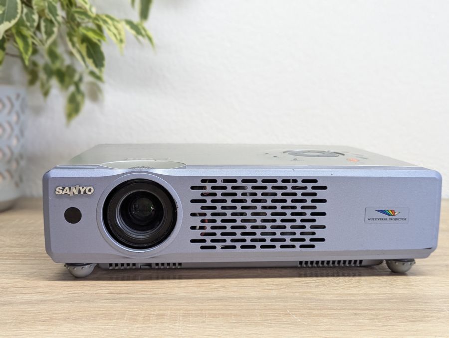 Б/В Проєктор SANYO PLC-XU47 [ProductHub SKU XU47]