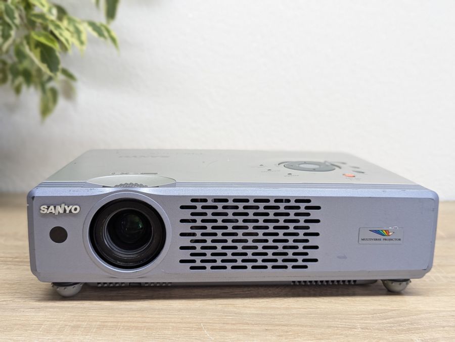 Б/В Проєктор SANYO PLC-XU41
