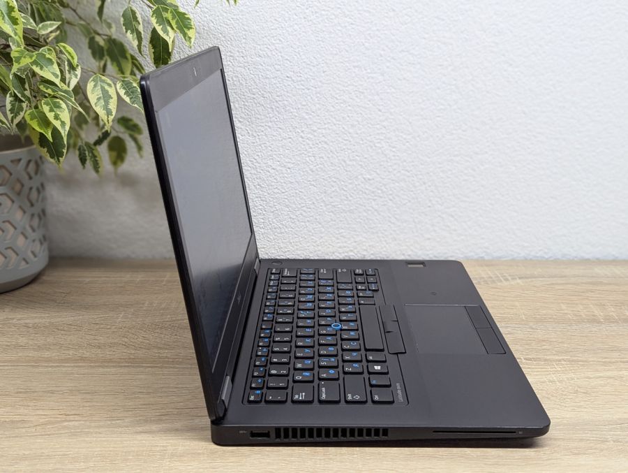 Уцінка! Ноутбук Б/В Dell Latitude E5470, Intel Core i5-6200U, DDR4 8 GB, SSD 256GB, 14" HD