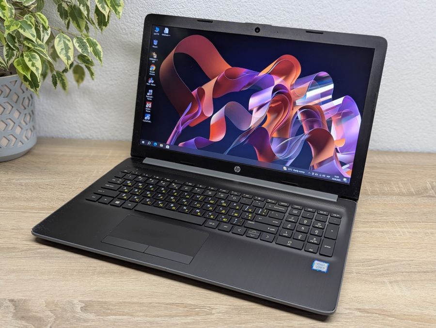 Уцінка! Ноутбук Б/В HP Laptop 15, Intel Core i5-8250U, DDR4 8 GB, SSD 128GB, 15.6" Full HD