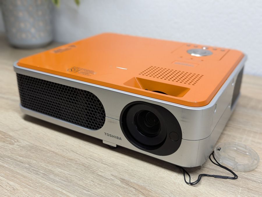 Б/В Проєктор Б/К Toshiba TLP-x2000