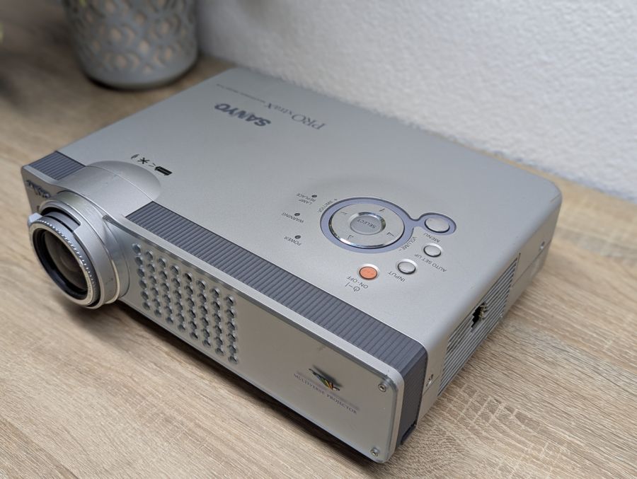 Б/В Проєктор SANYO PLC-XU51