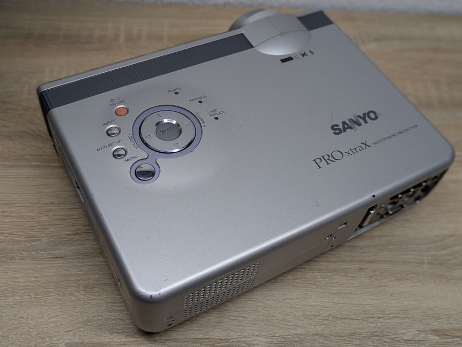 Б/В Проєктор SANYO PLC-XU51