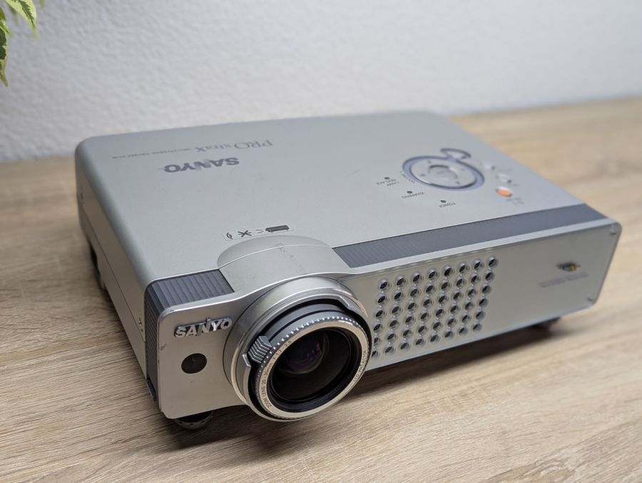 Б/В Проєктор SANYO PLC-XU51