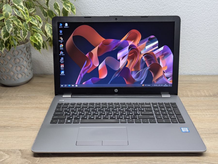 Уцінка! Ноутбук Б/В HP 250 G6, Intel Core i3-6006U, DDR4 8 GB, SSD 256GB, 15.6" Full HD